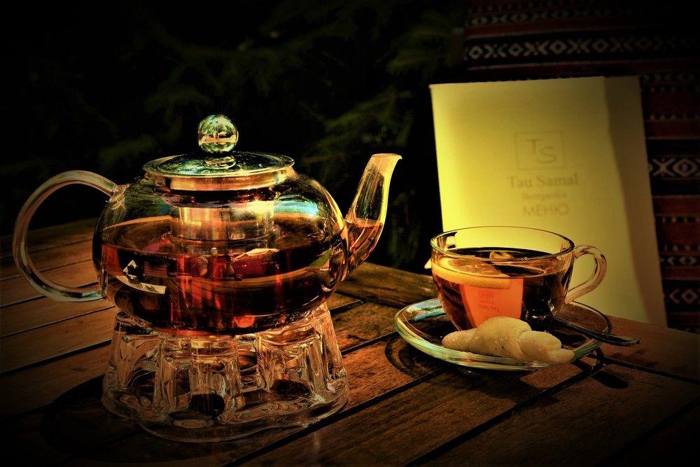 Rahat Palace Hotel Almaty Bagian luar foto A glass teapot