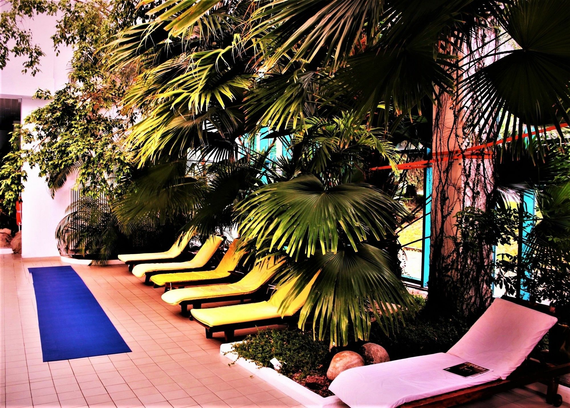 Rahat Palace Hotel Almaty Bagian luar foto The spa at the Hotel